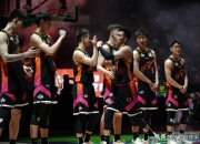 乐鱼体育教练-球队外援突然伤退，篮球比赛阵容再度紧张的简单介绍