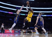 勇士主场大胜湖人，晋级季后赛