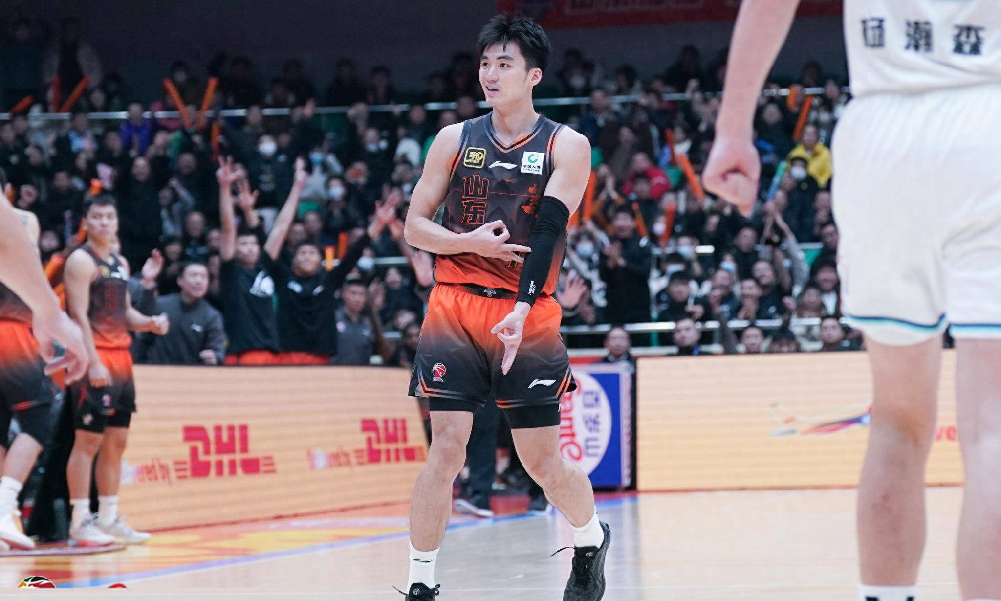 浙江队在CBA季后赛中打出团战，被誉为观众齐声高喊的简单介绍