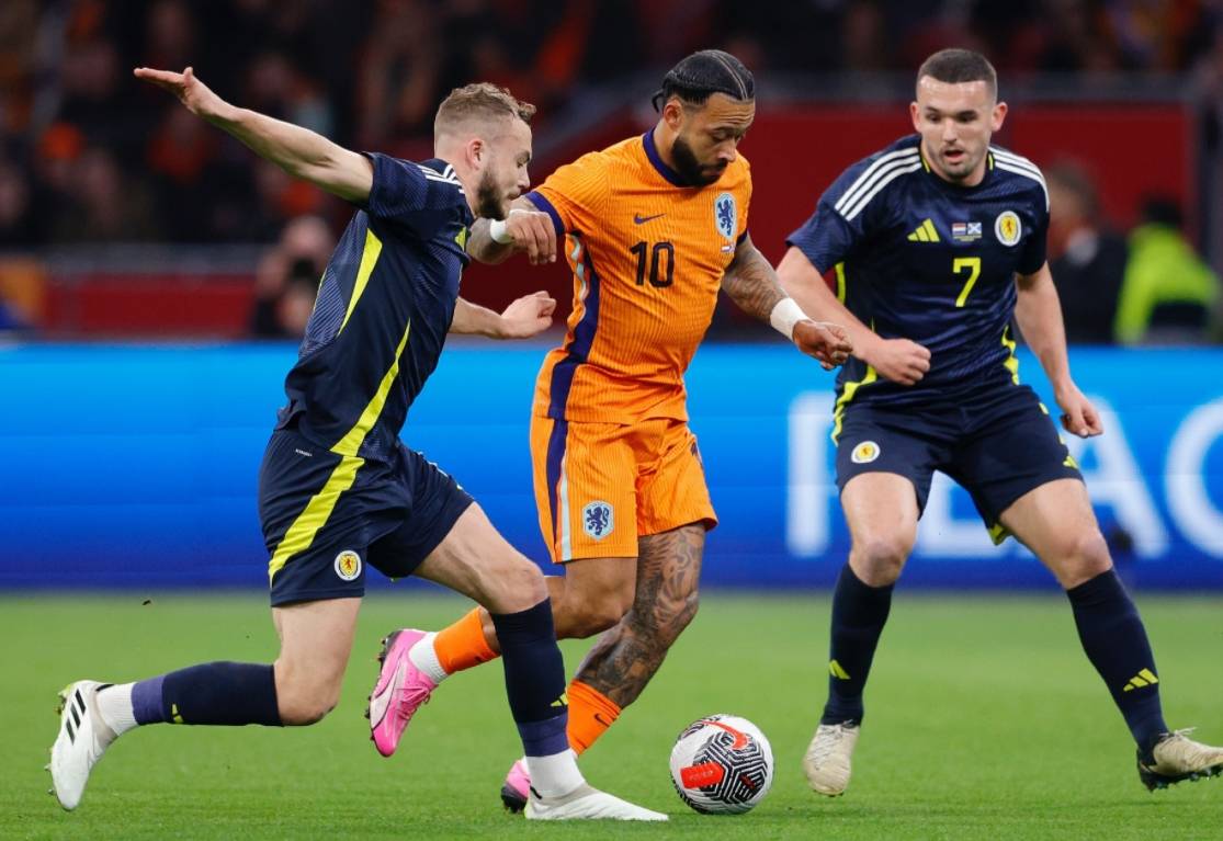 布莱顿后卫助攻锁定胜局，球迷欢呼雀跃的简单介绍