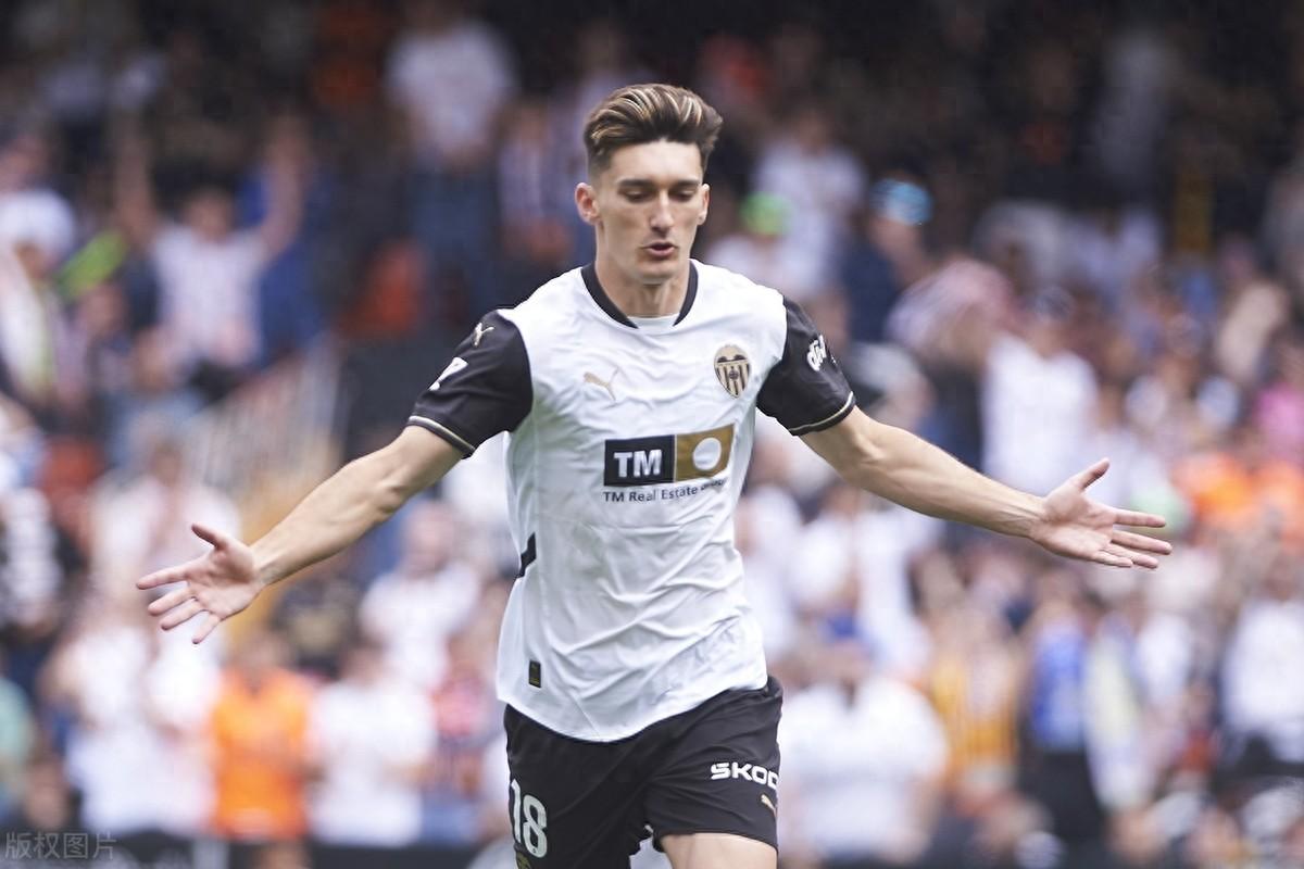 佩里希奇建功，瓦伦西亚逆转赫塔菲取胜的简单介绍