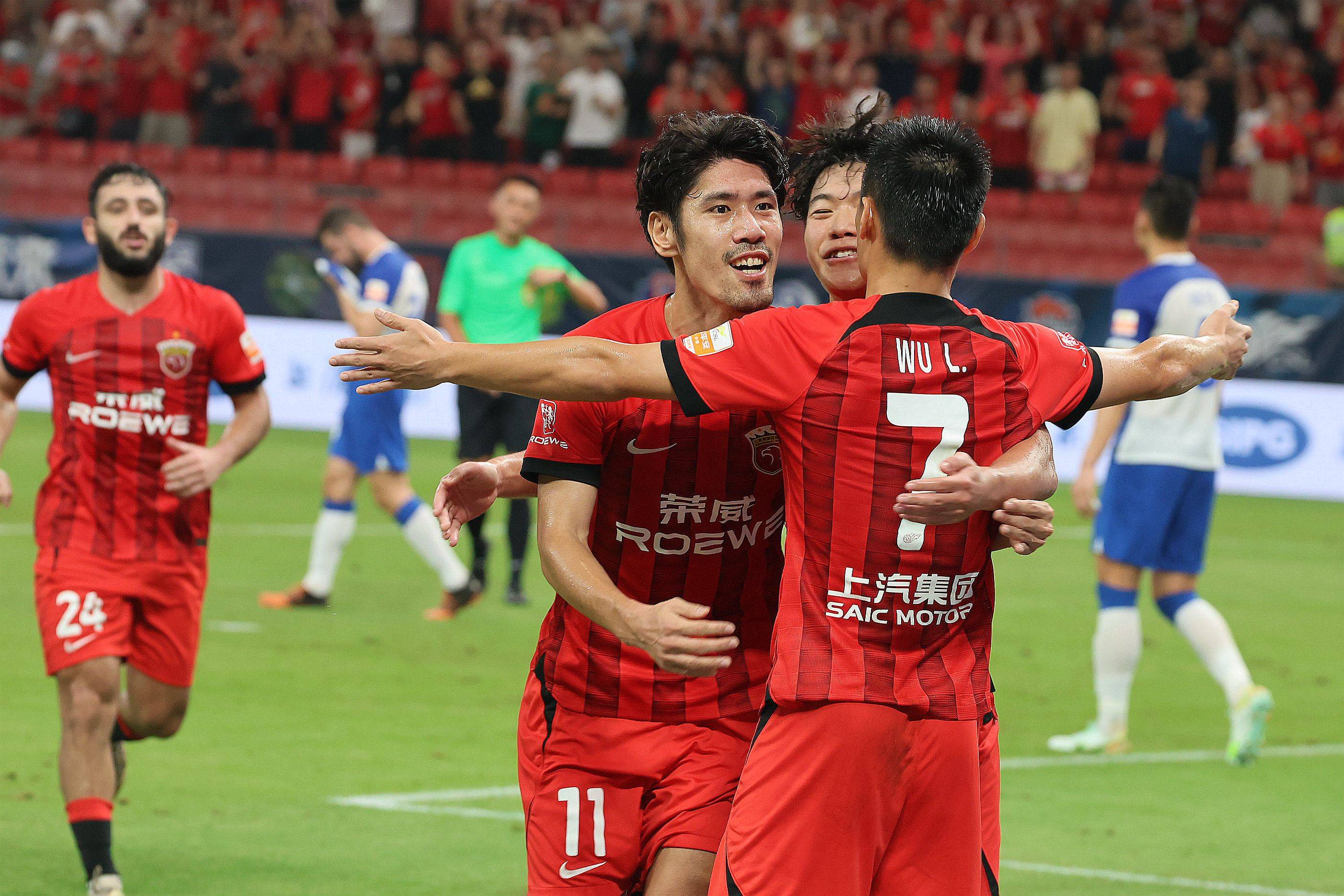 上海上港双杀对手，中超豪门称雄赛场的简单介绍