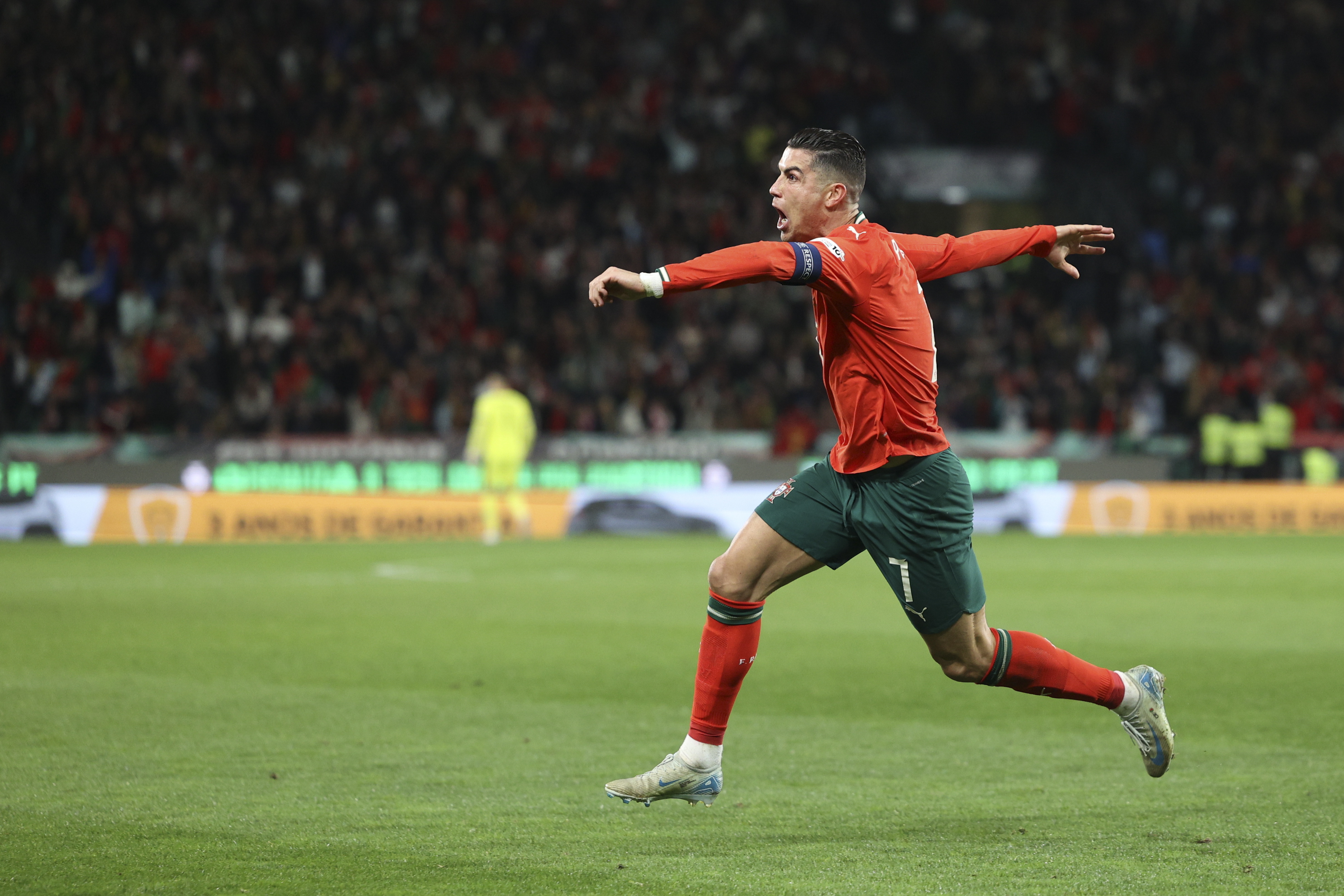 波兰险胜西班牙晋级欧足联半决赛