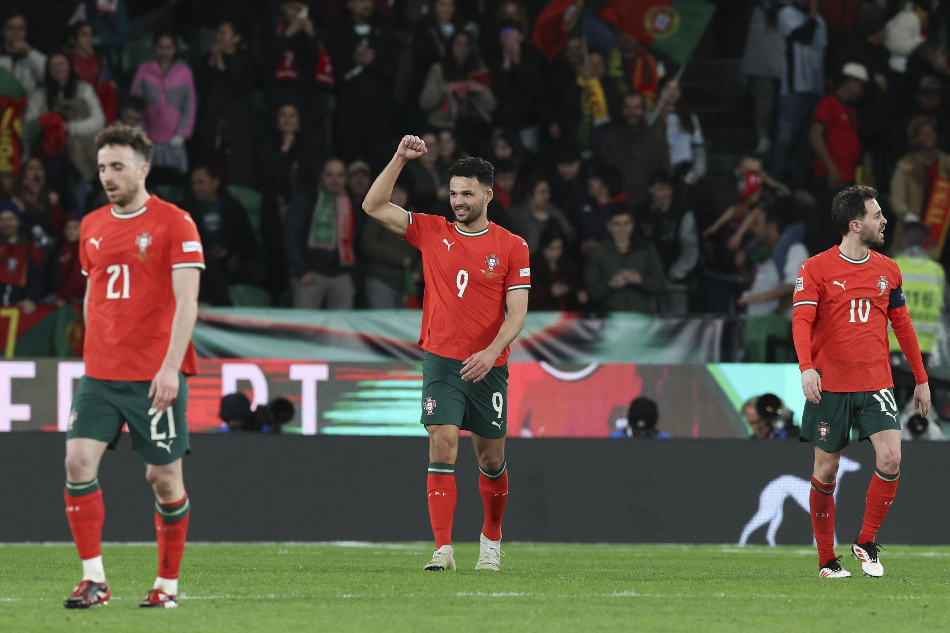 波兰险胜西班牙晋级欧足联半决赛