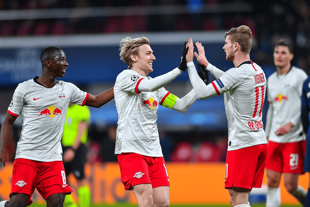 包含莱比锡红牛绝佳表现，跻身联赛前五的词条