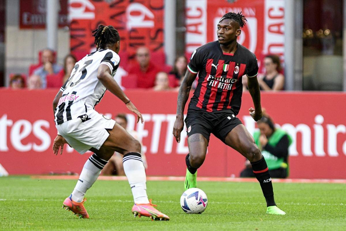 乌迪内斯逆转胜利，球迷欢呼