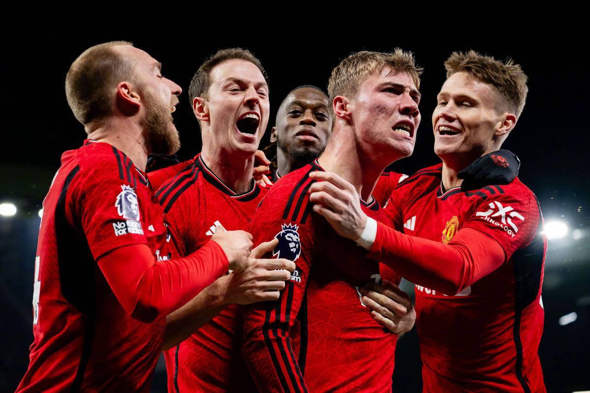 关于曼联队备战欧冠重要比赛，全队士气高昂的信息