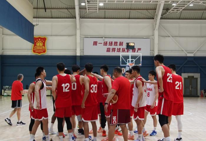 球队主力重返赛场，提振士气备战