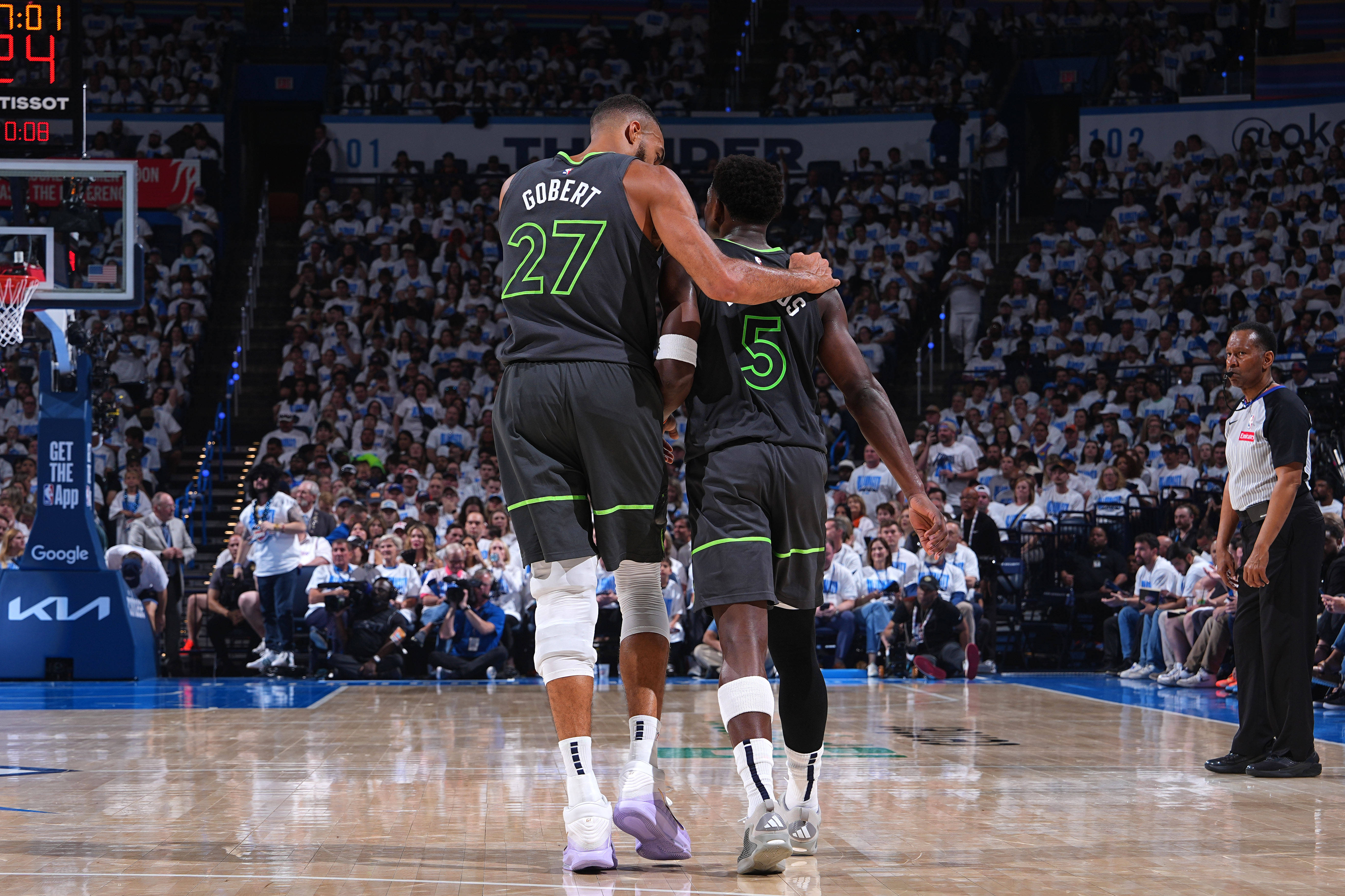 球队新战术大获成功，备战季后赛