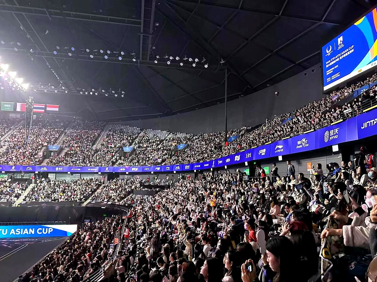 英雄无悔赢得比赛，赢得全场球迷支持