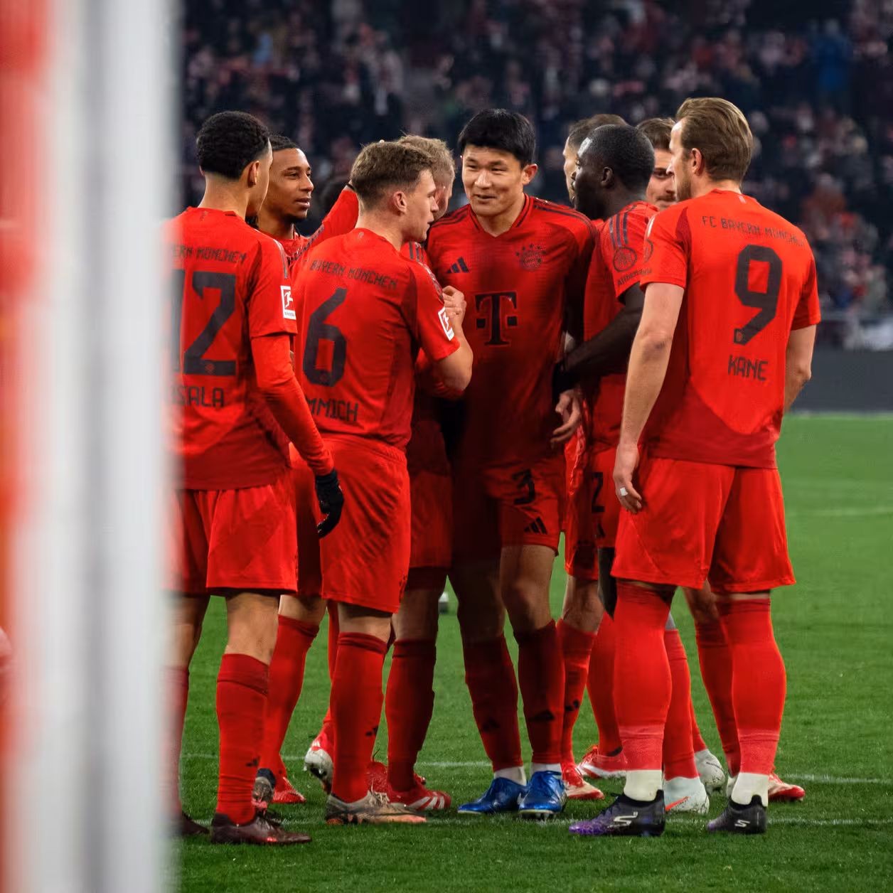 包含拜仁慕尼黑遭遇黑马反击，德甲争冠局势再度悬缺的词条