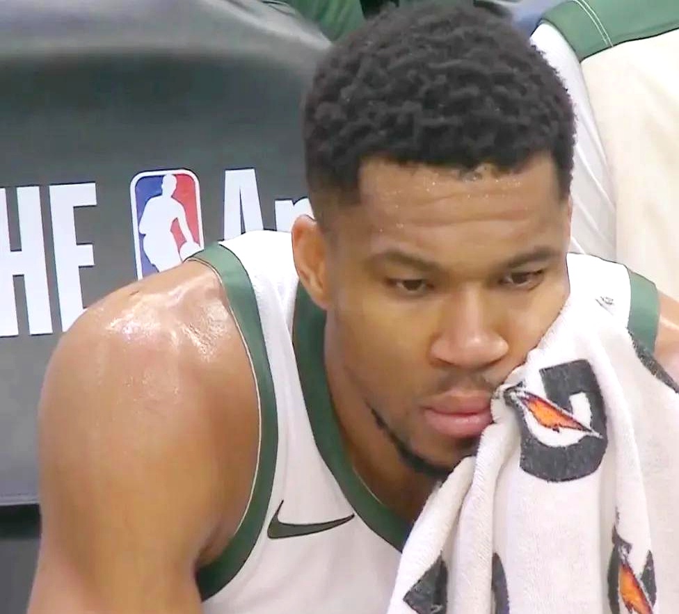 爵士不敌雄鹿，戈贝尔难挡字母哥的简单介绍