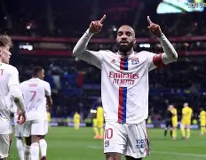 包含里昂队力克强敌，四战不败状态保持的词条