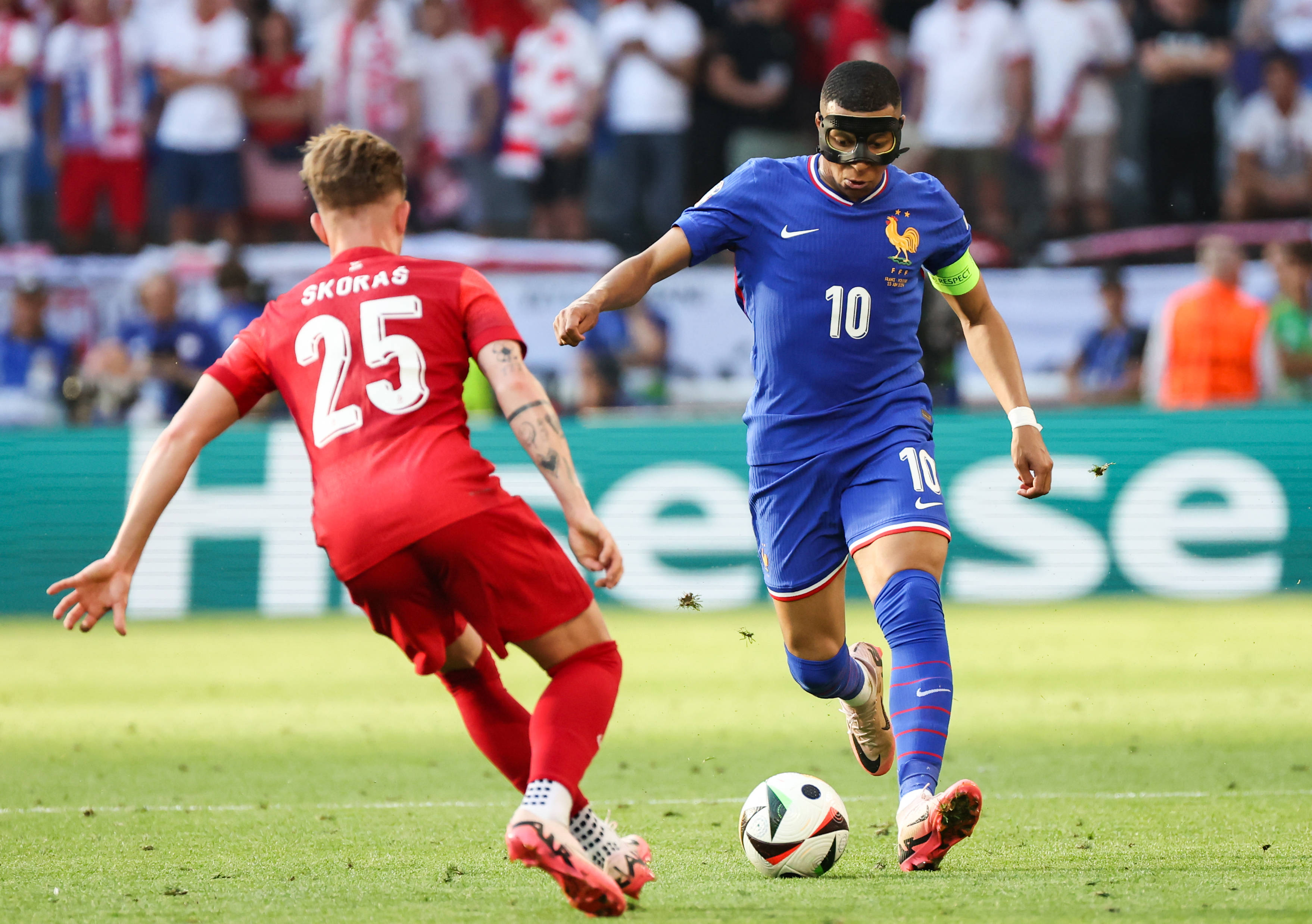 包含欧洲杯赛事场面火爆，谁能打破僵局？的词条