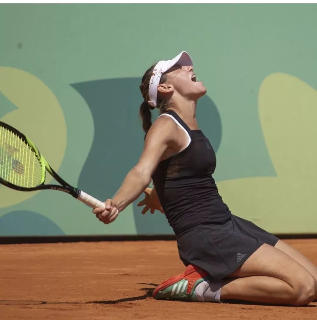 包含斯洛文尼亚女足球员喜获胜利，实力突出的词条